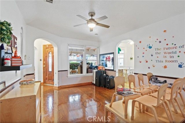 1921 Chariton Street, Los Angeles, CA 90034