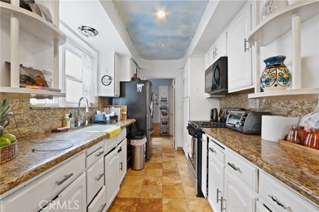 1921 Chariton Street, Los Angeles, CA 90034