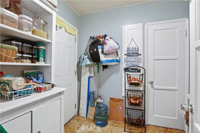 1921 Chariton Street, Los Angeles, CA 90034