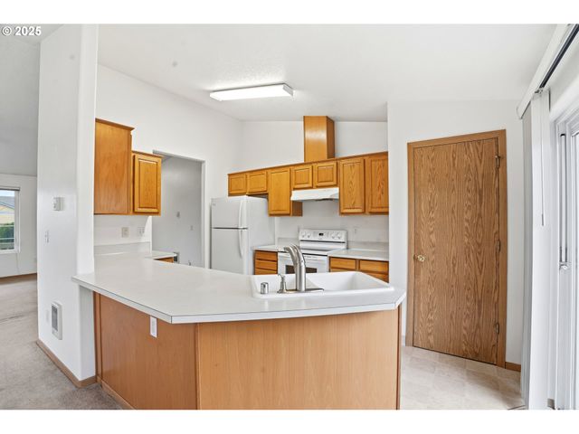 513 Se CLARK Ave, Battle Ground, WA 98604