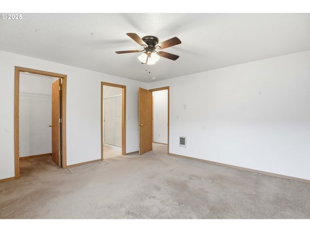 513 Se CLARK Ave, Battle Ground, WA 98604