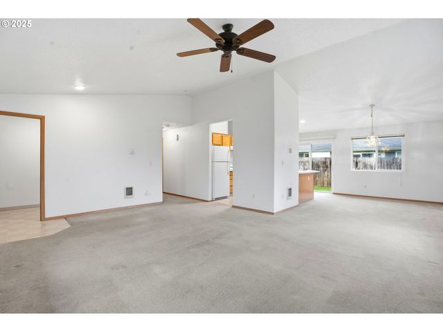 513 Se CLARK Ave, Battle Ground, WA 98604