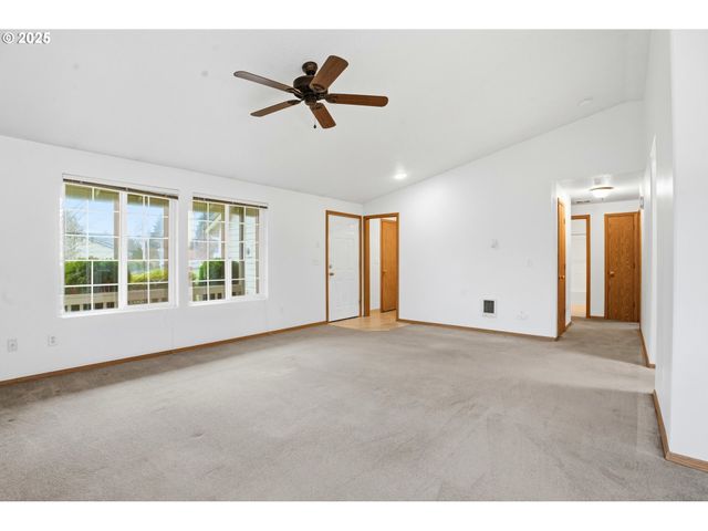 513 Se CLARK Ave, Battle Ground, WA 98604