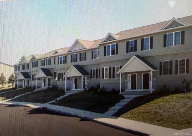 75 Hudson Circle 44, Marlboro, NY 12542
