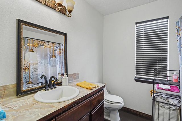 423 S 4th Street, La Porte, TX 77571