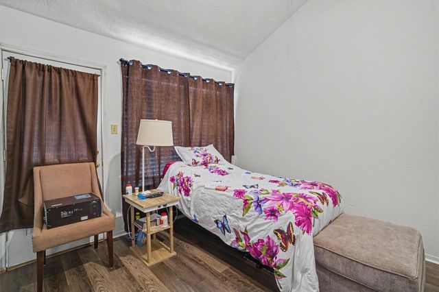 423 S 4th Street, La Porte, TX 77571