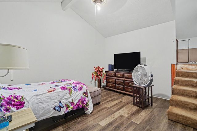 423 S 4th Street, La Porte, TX 77571