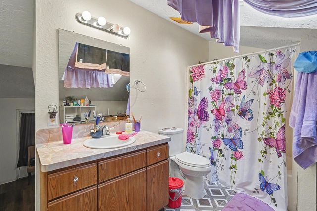 423 S 4th Street, La Porte, TX 77571