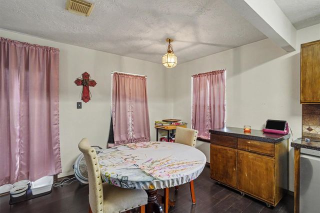 423 S 4th Street, La Porte, TX 77571