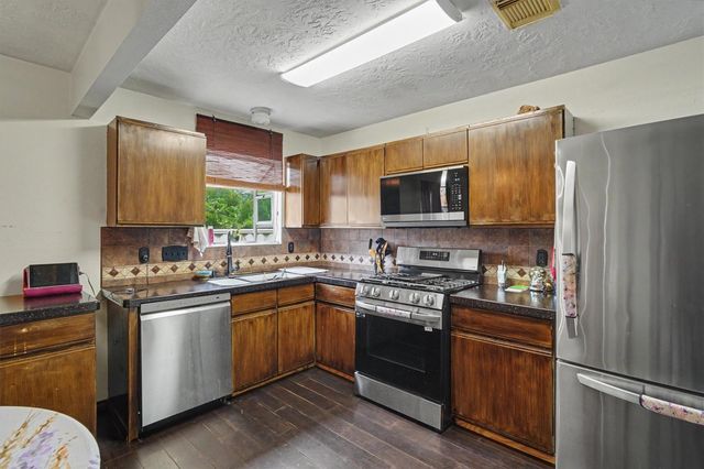 423 S 4th Street, La Porte, TX 77571