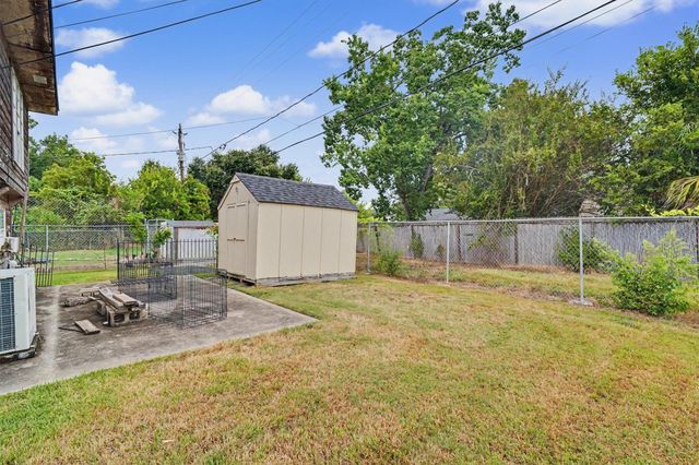 423 S 4th Street, La Porte, TX 77571