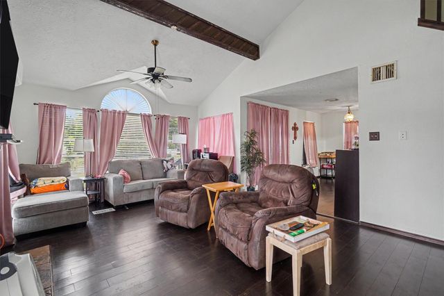 423 S 4th Street, La Porte, TX 77571
