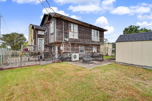 423 S 4th Street, La Porte, TX 77571