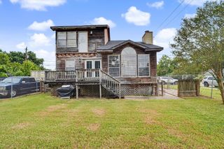 423 S 4th Street, La Porte, TX 77571