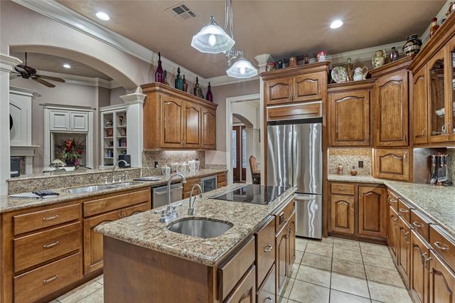 115 Wick Willow Drive, Montgomery, TX 77356