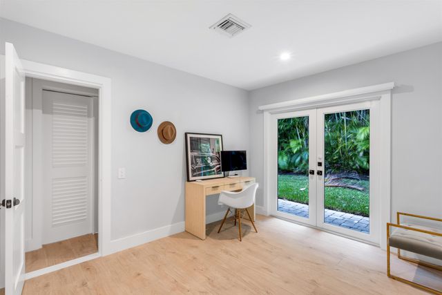 2720 Cardinal Circle, Gulf Stream, FL 33483