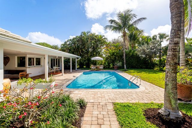 2720 Cardinal Circle, Gulf Stream, FL 33483