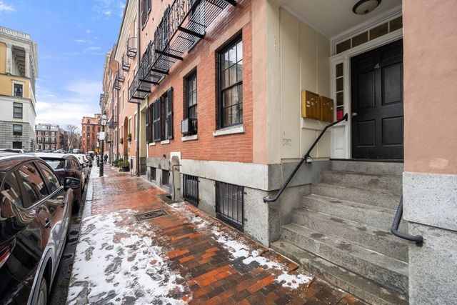 4 Derne St 1, Boston, MA 02114