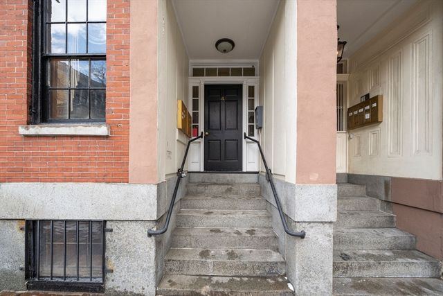 4 Derne St 1, Boston, MA 02114