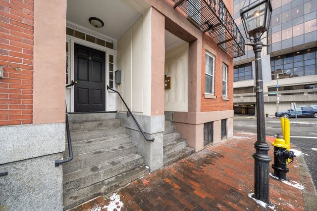 4 Derne St 1, Boston, MA 02114