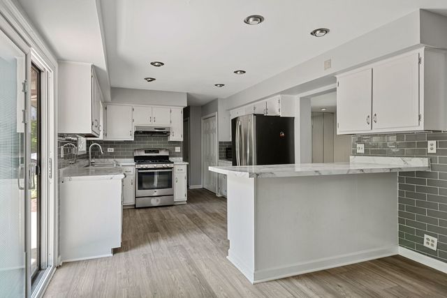11716 S Black Forest Lane, Palos Park, IL 60464