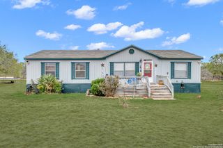 138 county road 2665, Devine, TX 78016