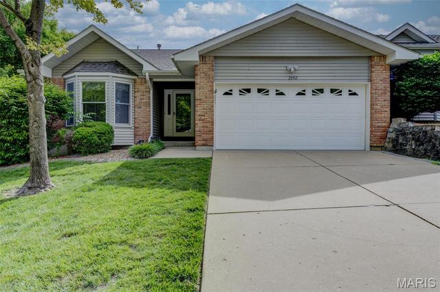 2942 Sylvan Lane, St Charles, MO 63301