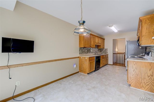 2942 Sylvan Lane, St Charles, MO 63301