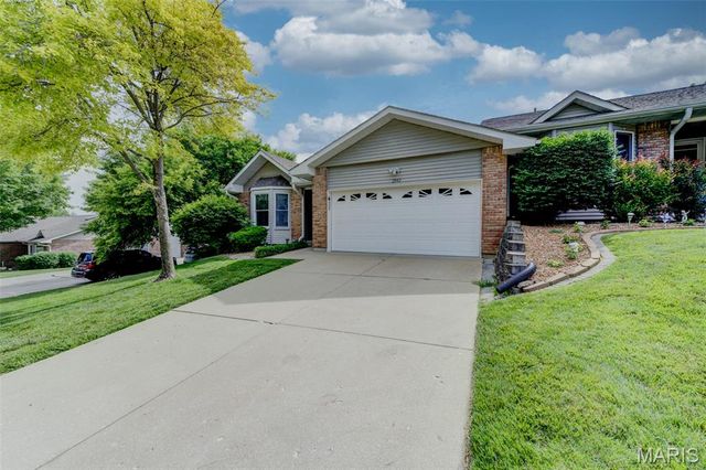 2942 Sylvan Lane, St Charles, MO 63301