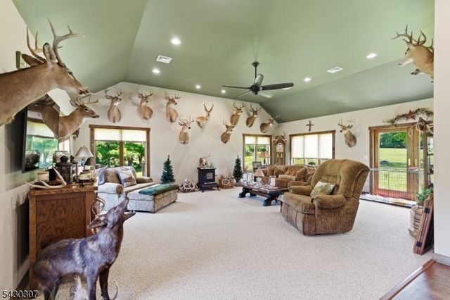 8 Strong Ln, Sandyston Twp., NJ 07827