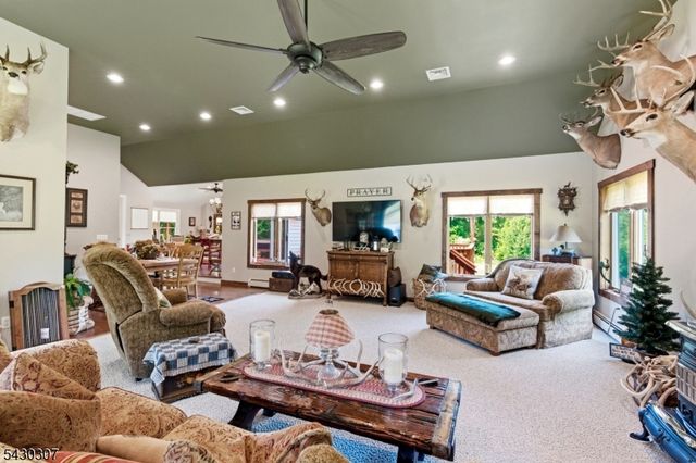 8 Strong Ln, Sandyston Twp., NJ 07827