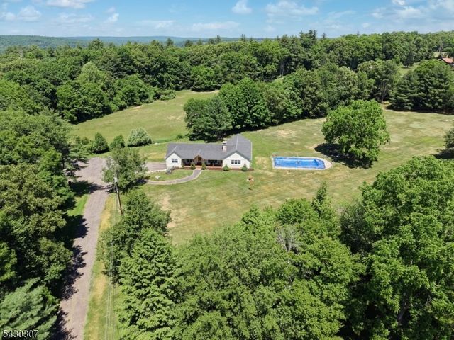 8 Strong Ln, Sandyston Twp., NJ 07827