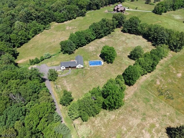 8 Strong Ln, Sandyston Twp., NJ 07827