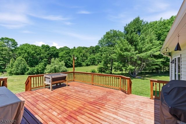 8 Strong Ln, Sandyston Twp., NJ 07827