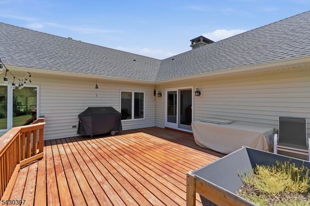 8 Strong Ln, Sandyston Twp., NJ 07827