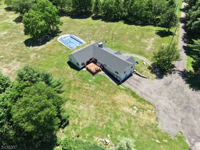 8 Strong Ln, Sandyston Twp., NJ 07827