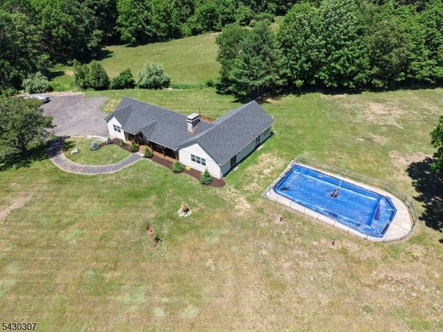 8 Strong Ln, Sandyston Twp., NJ 07827