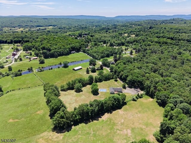 8 Strong Ln, Sandyston Twp., NJ 07827