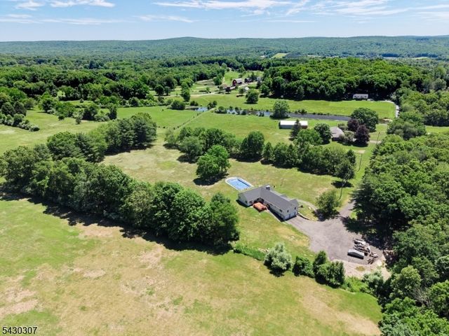 8 Strong Ln, Sandyston Twp., NJ 07827