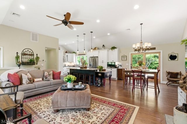 8 Strong Ln, Sandyston Twp., NJ 07827