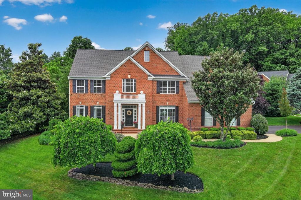 Image 1 of property listing at 9 SEWALL CT, Edgewater, MD 21037