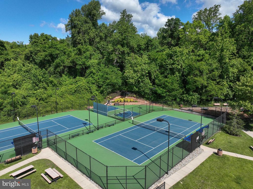 Image 118 of property listing at 9 SEWALL CT, Edgewater, MD 21037