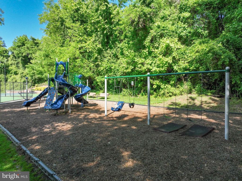 Image 120 of property listing at 9 SEWALL CT, Edgewater, MD 21037