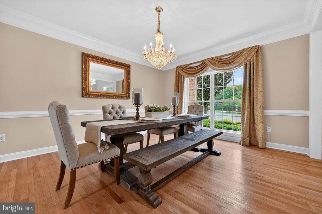 Image 14 of property listing at 9 SEWALL CT, Edgewater, MD 21037
