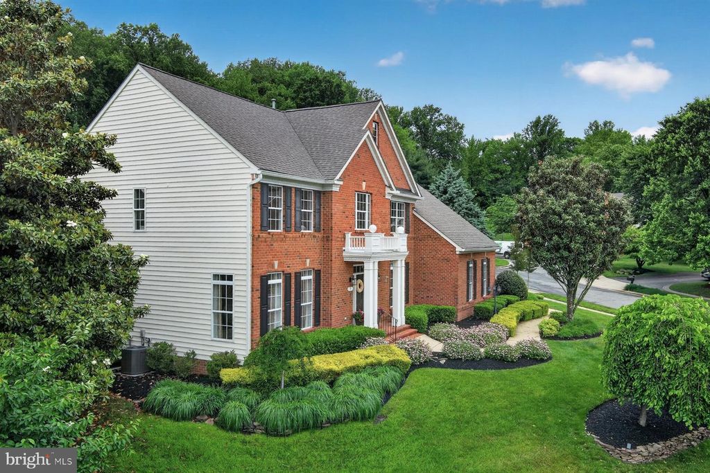 Image 2 of property listing at 9 SEWALL CT, Edgewater, MD 21037
