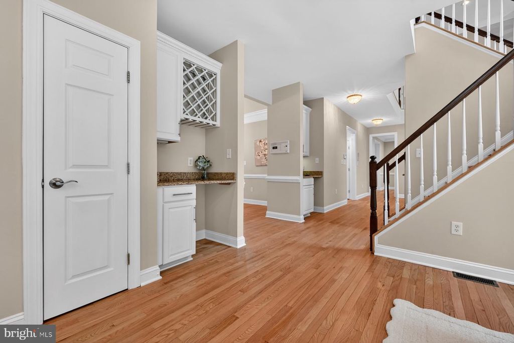 Image 23 of property listing at 9 SEWALL CT, Edgewater, MD 21037