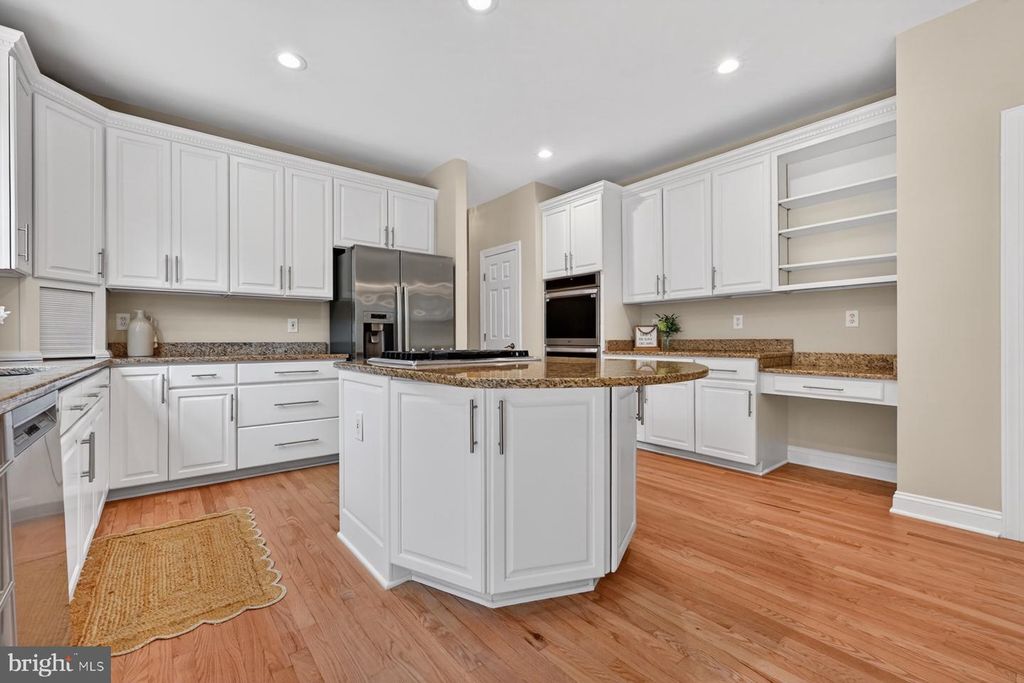 Image 27 of property listing at 9 SEWALL CT, Edgewater, MD 21037