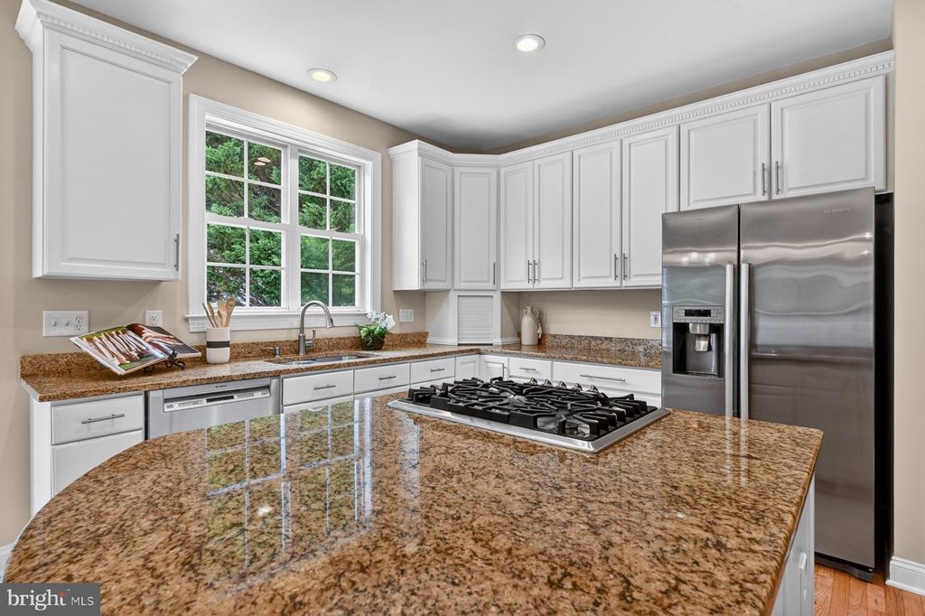 Image 28 of property listing at 9 SEWALL CT, Edgewater, MD 21037