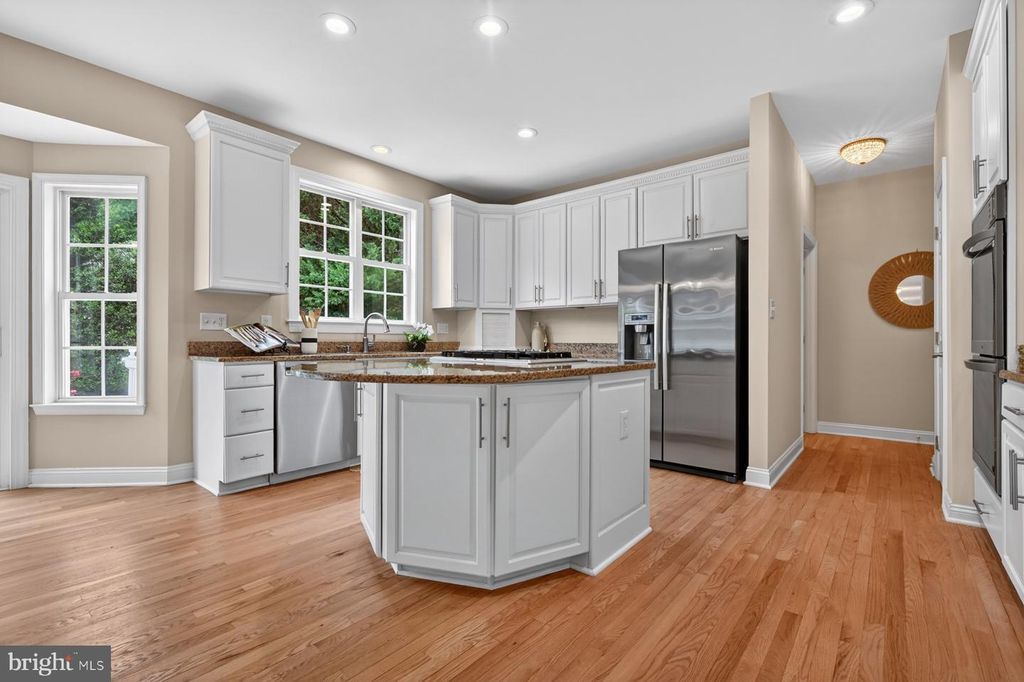 Image 31 of property listing at 9 SEWALL CT, Edgewater, MD 21037