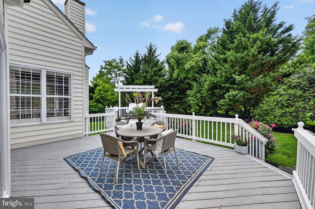 Image 33 of property listing at 9 SEWALL CT, Edgewater, MD 21037